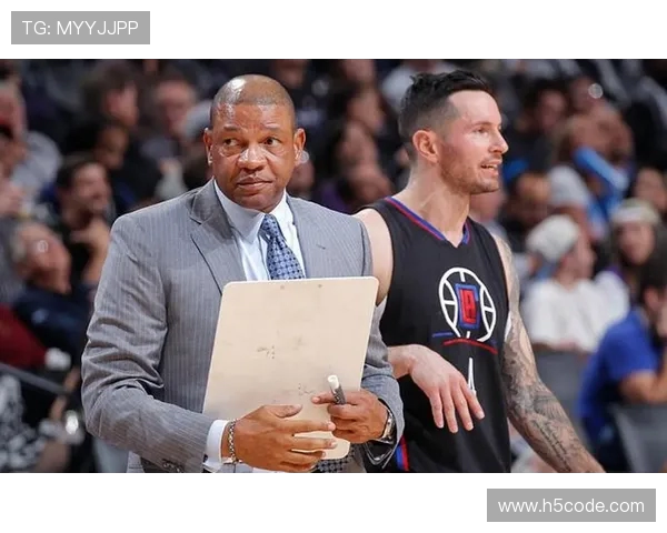 雷迪克批里弗斯总将球队当替罪羊 自身从不担责引发热议